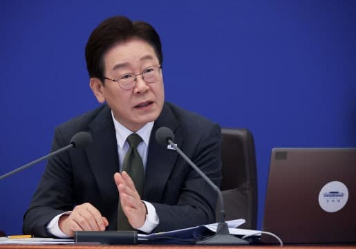 이재명 대통령, "중동 전쟁 상황 비상대응 체제 확고히" "기안용지 복사 직원도 다주택자 배제"