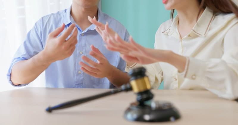 "유명한 선생이라더니"…자녀 과외 교사로 옛 '썸남' 끌어들인 아내, 이혼 될까요?