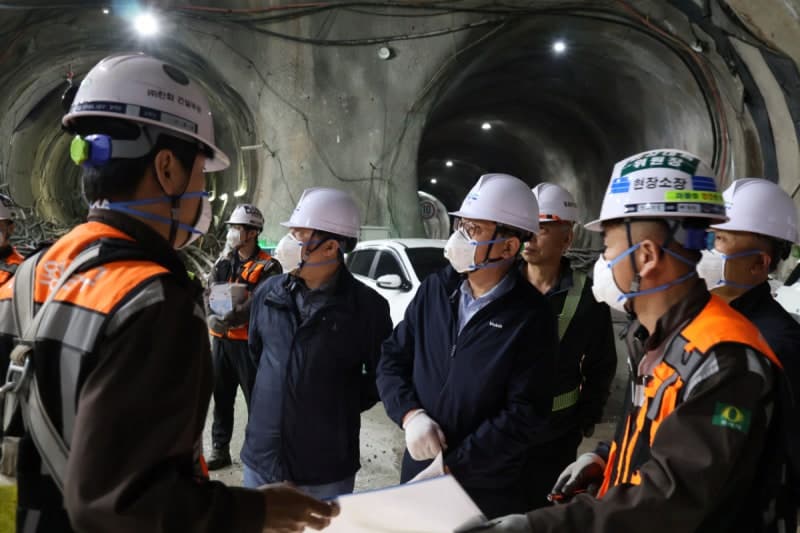 경기교통공사, 도봉산옥정선 건설 현장 점검…"2027년 적기 개통 총력"