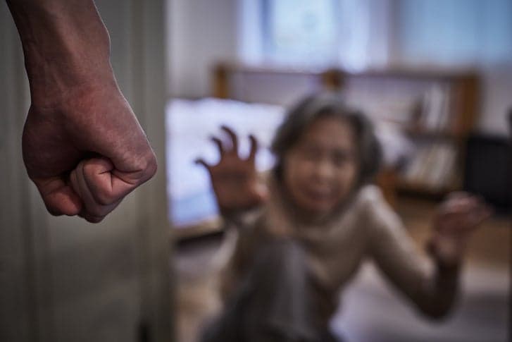 이별 요구한 사실혼 여성·딸 흉기로 찌르고 투신한 60대 숨져