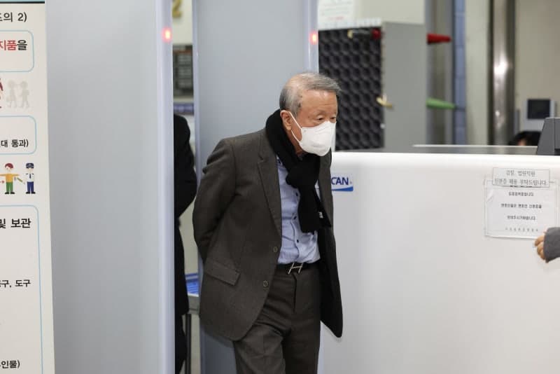 '횡령·배임 혐의' 홍원식 전 남양유업 회장, 항소심 시작