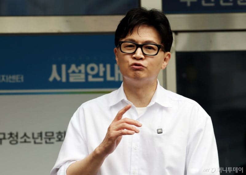 한동훈 "전재수, '까르띠에' 안 받았다고 못해…뇌물 공무원 안 자를 건가"