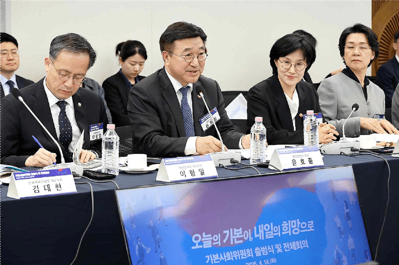 대통령 직속 기본사회위원회 공식 출범…'기본적인 삶' 보장 방안 연내 발표