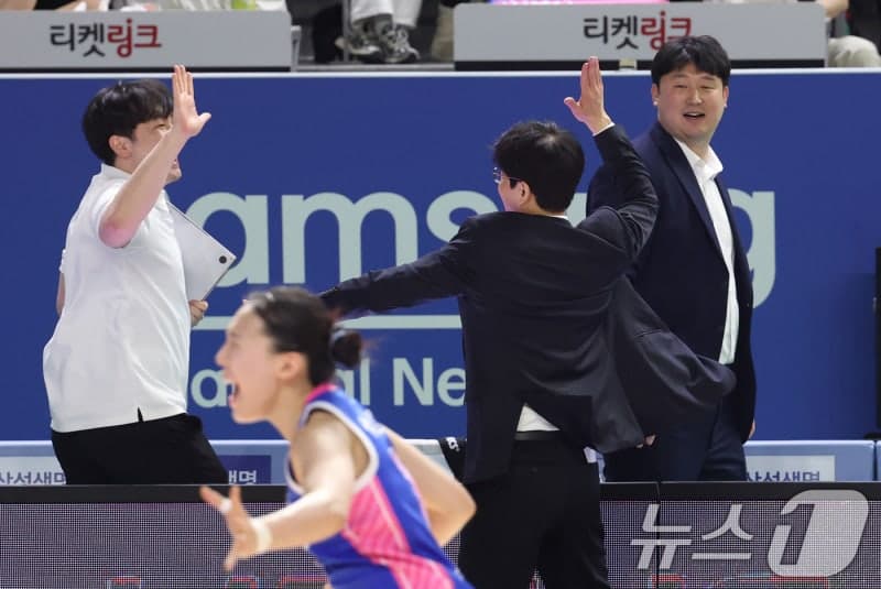 5년 만에 챔프전 올라간 삼성생명, "가자 챔프전으로"