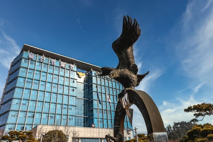 “지인 능욕해드립니다” 미성년자 딥페이크 성착취물 제작·판매 20대 구속