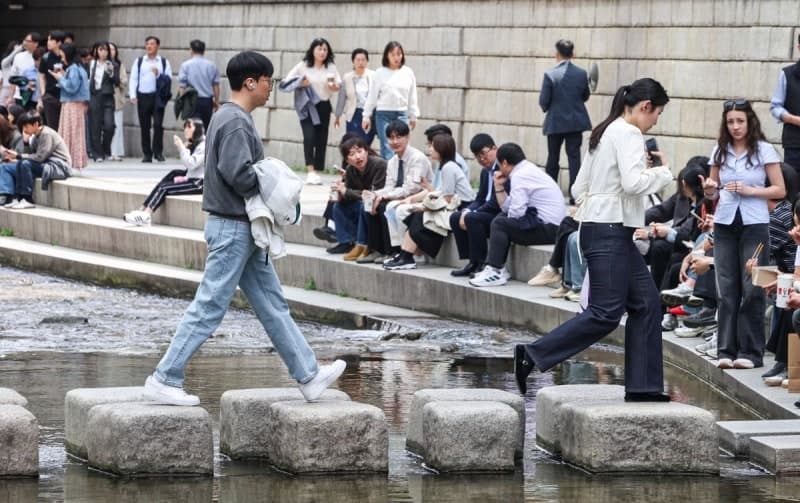 "벚꽃 지자마자 초여름?" 낮 최고 26도, 큰 일교차 주의