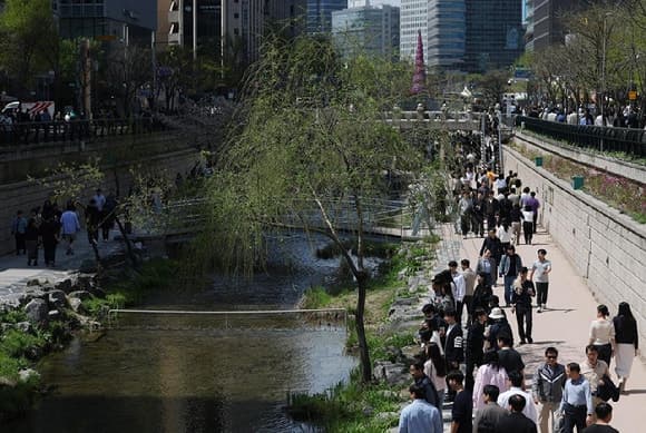 일찍 찾아온 초여름 더위, 당분간 이어져…금요일 '비 소식'