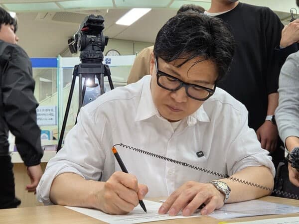 한동훈 복당 놓고 국힘 내홍 격화…지도부는 '선긋기'