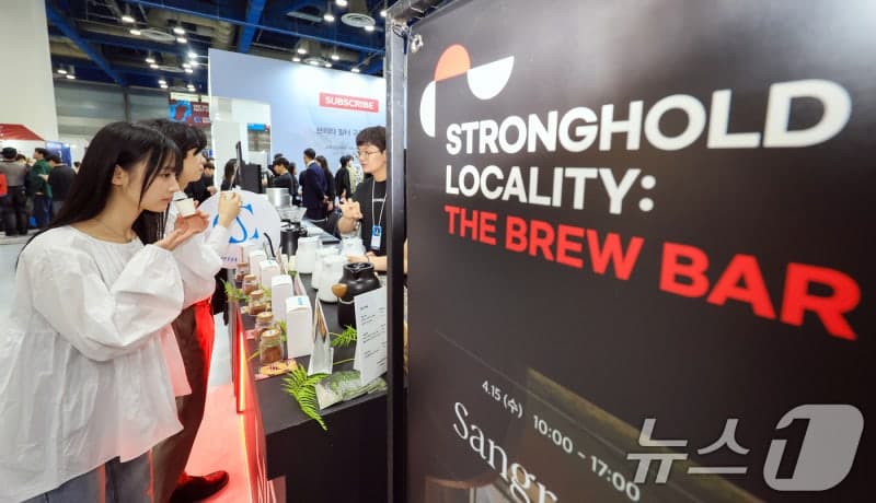 관람객들로 붐비는 ‘2026 서울커피엑스포’ 개막, 다양한 커피와 티 만나보세요