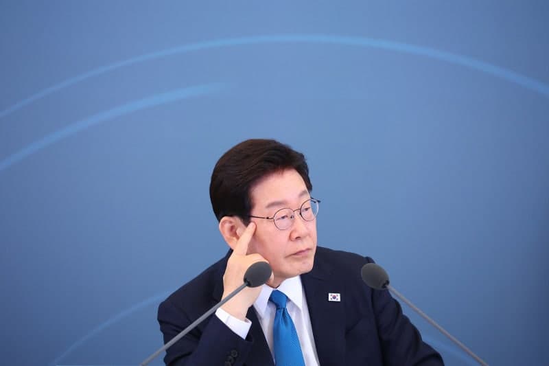 성장잠재력 회복: 네거티브 규제·메가특구 추진