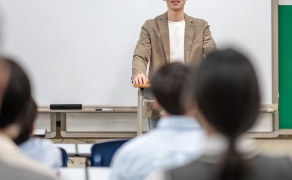 "남자라 싫어, 성 문제 걱정" 초등생 자녀 담임 바꿔달라는 학부모 글 논란