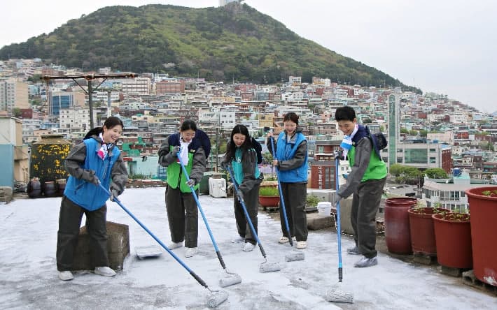 항공 3사, 폭염 앞두고 취약계층 위해 '쿨루프' 합동 봉사