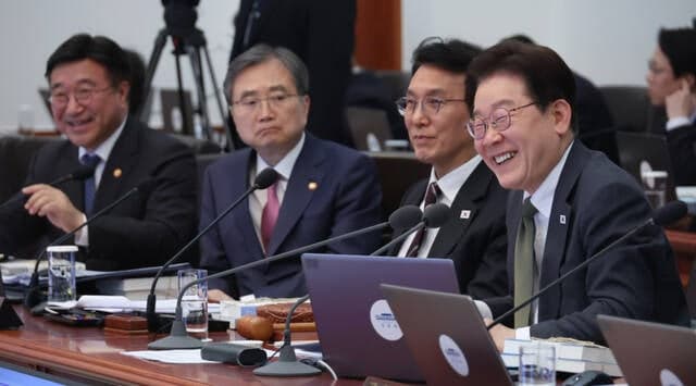 李대통령, 규제합리화위 첫 회의 주재…AI·반도체 규제개혁 시동