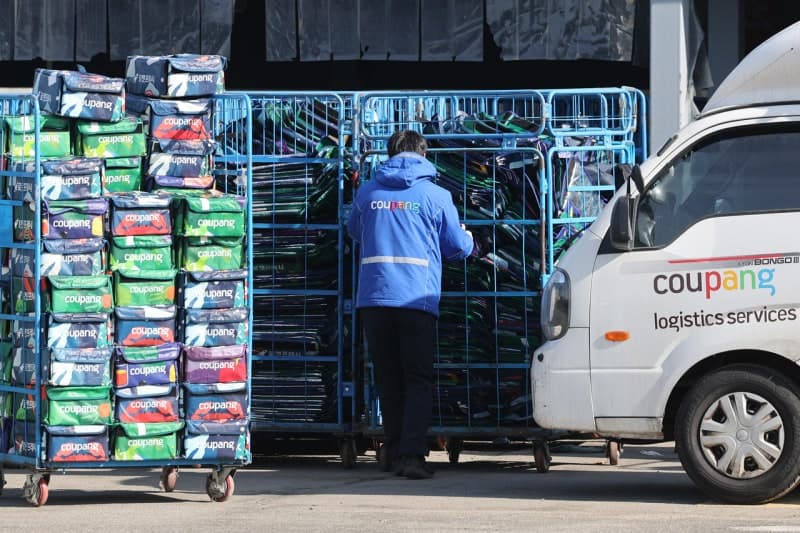 쿠팡, '로봇 팔' 스타트업에 투자…"한국 물류센터 등서 시범운영"