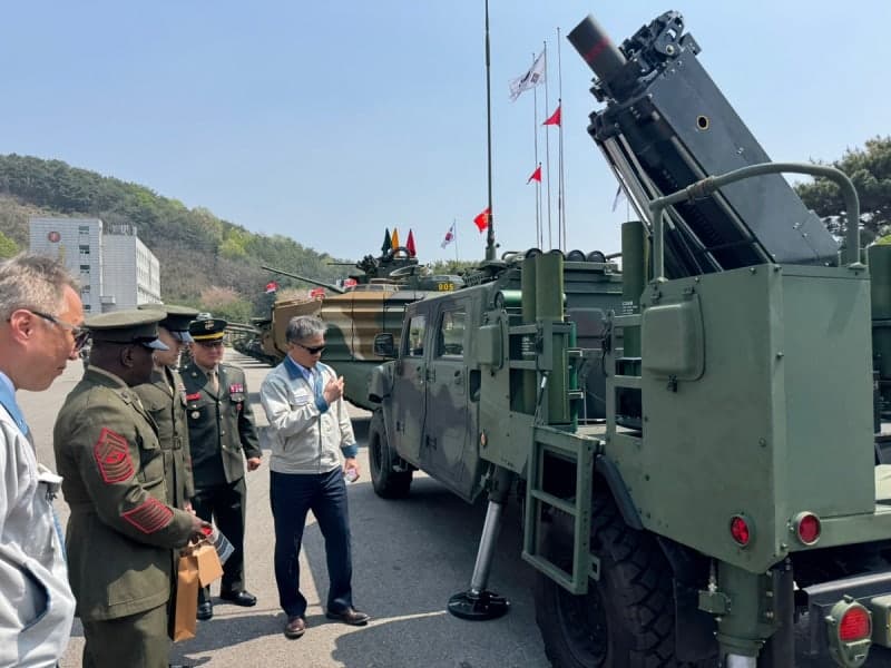 SNT다이내믹스, 해병대 창설 기념행사서 '차량 탑재 120㎜ 박격포체계' 선봬