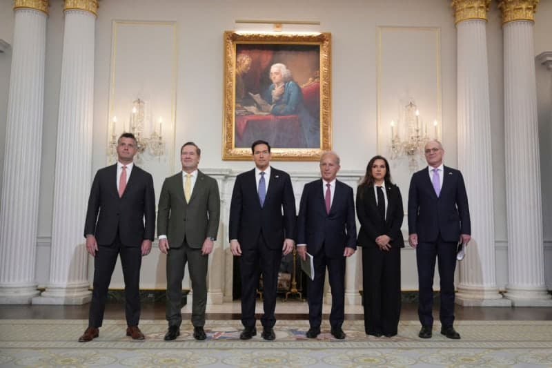 트럼프 "전쟁은 거의 끝났다" 이란과 협상 재개 시사