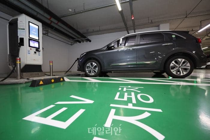 아파트 전기차 완속 충전료 '폭등' 해결책은…기후부, 간담회 개최