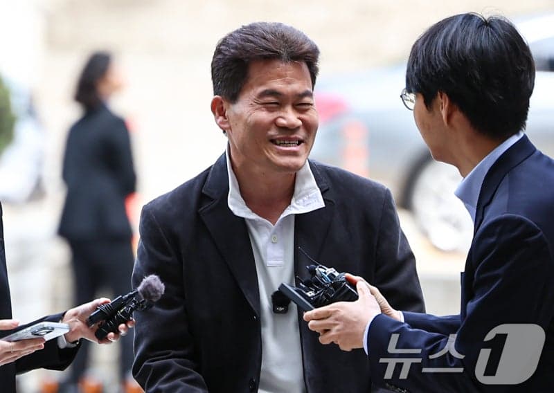 전한길, 명예훼손 구속 갈림길…정치보복 주장