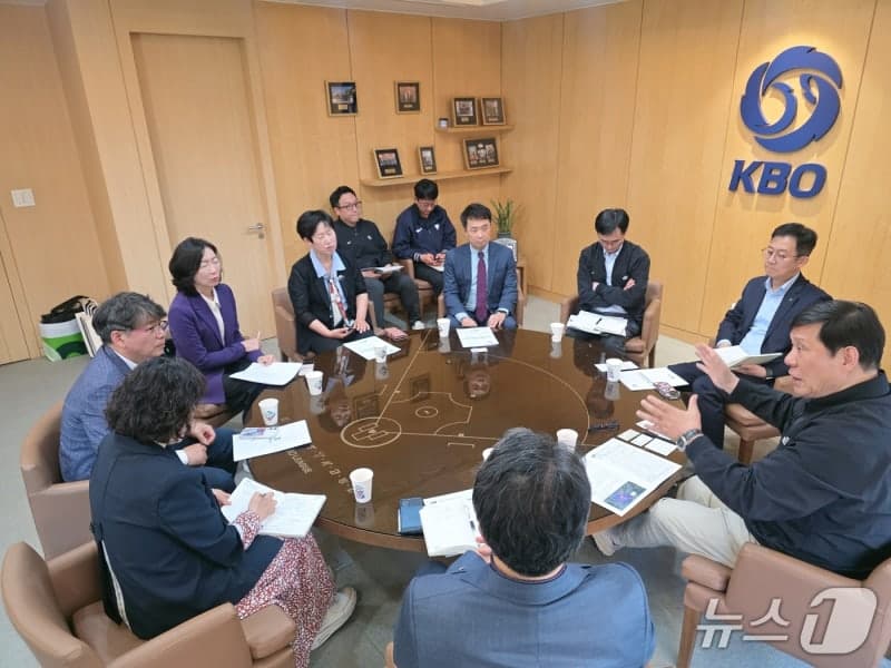 충북도·청주시, 허구연 KBO 총재 면담…퓨처스리그 2군 창단 본격화