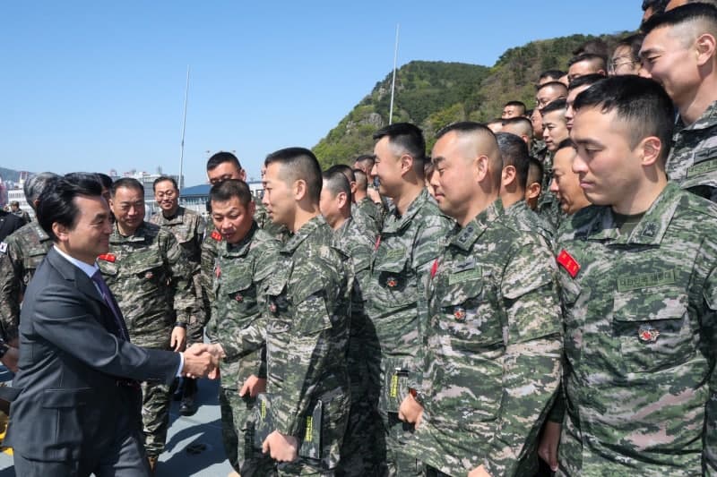 안규백, 해군·해병대 지휘관 특강…"소통과 공감" 강조하며 "승리 향해 함께 가야"