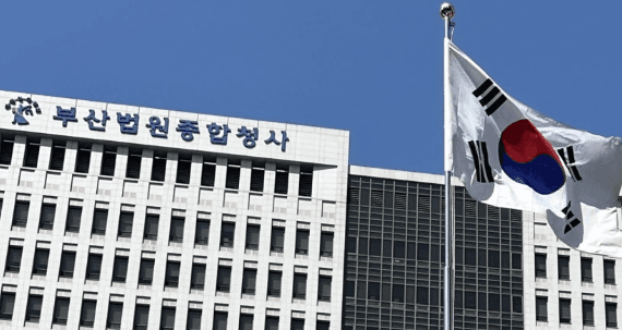 "물건 다 내놔" 거절당하자 마트로 돌진한 60대 집행유예