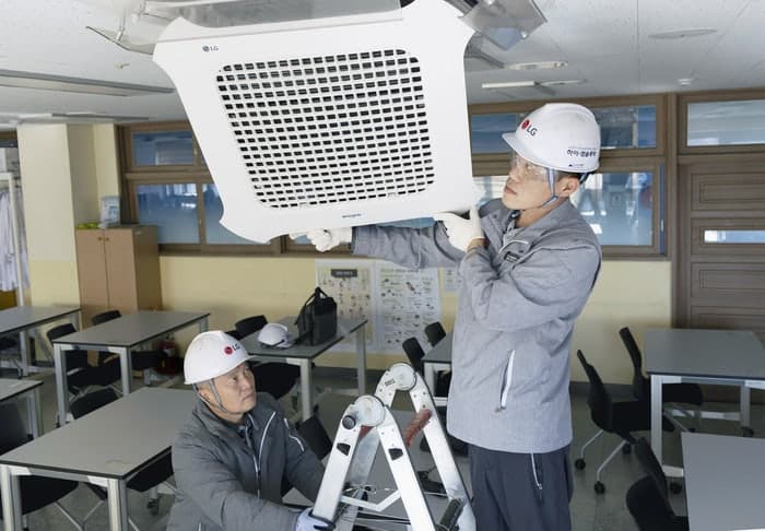 벌써 여름? "4월부터 여름 준비 조기화 뚜렷" 에어컨 청소 2배 급증