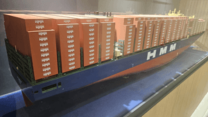 HMM, 중동전쟁 여파에 남중국 노선 유류할증료 5배 인상