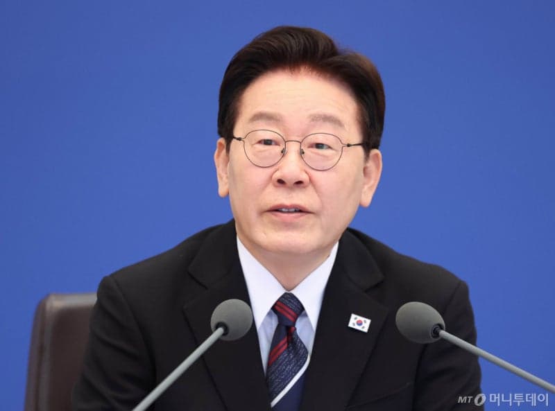 李 대통령 "첨단기술·인재 중점 보호"…靑 "제조 주권 강화 방안 논의"