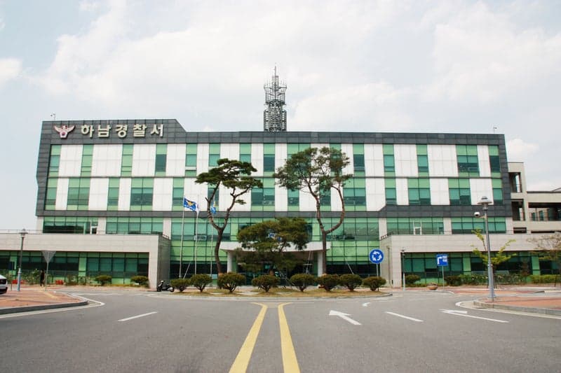 만취 오토바이 10대, 음주 측정 경찰관에 흉기 휘둘러 체포