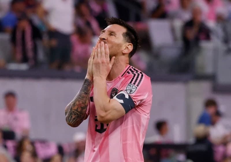 메시, 친선경기 '노쇼' 논란…계약 위반·사기 혐의 피소 "사기 당했다"