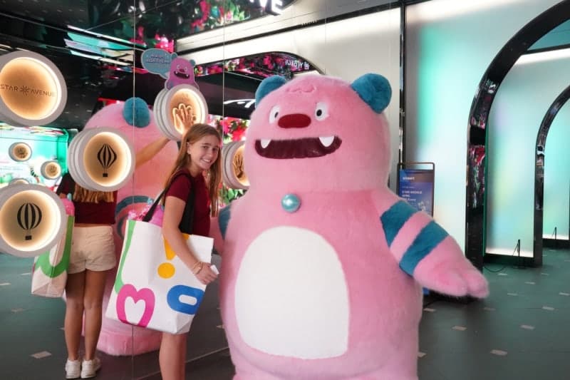 롯데면세점, 서울시 '해치'와 협업…"만지면 행운이 와요" 외국인 관광객 잡는다