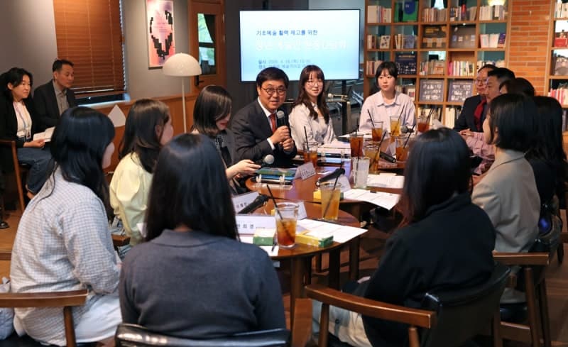 최휘영 장관, 청년 예술인 간담회 "추경으로 연수단원 118→393명 확대"