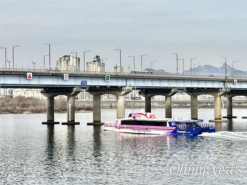 "한강버스 흑자 날 때까지 세금으로 지원"…서울시, 재정 지원 확대 논란