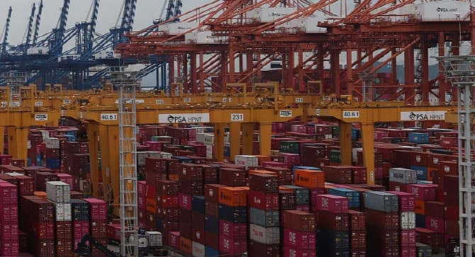 경상수지 흑자에도 환율이 뛰는 이유? "민간 해외투자 비중 확대"