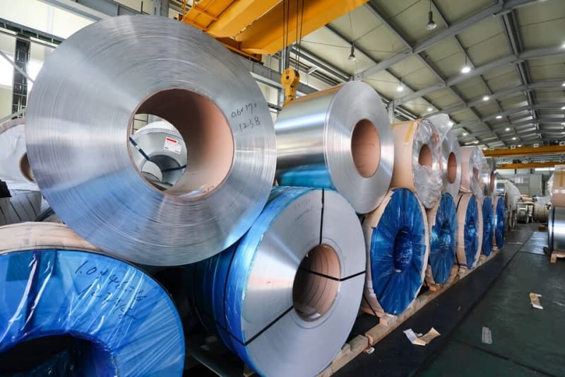 중동 전쟁발 알루미늄 랠리, 구리 값도 '들썩'...국제 금속 지수 사상 최고치