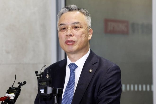 “이화영 변호인” 논란 대북송금 특검보 교체…권창영 특검은 최강욱 접촉 논란