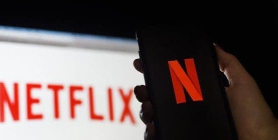 넷플릭스, 호실적에도 주가 9% 폭락…헤이스팅스 회장 6월 은퇴