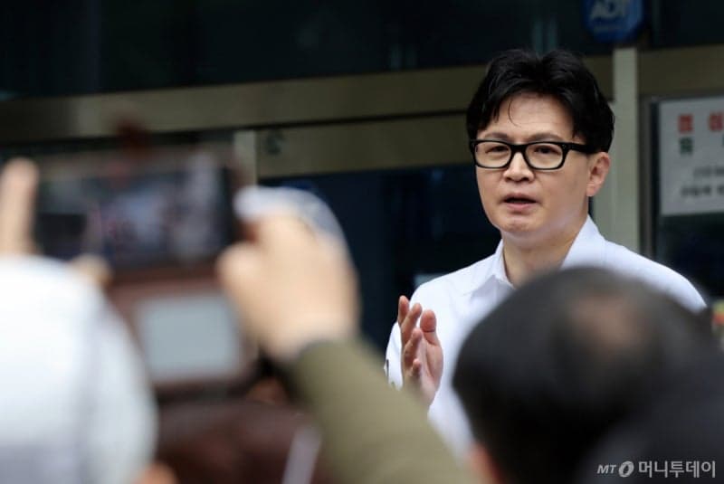 한동훈 "전재수 열심히 한 걸 배울 것…하정우 선출직 자세 아냐"