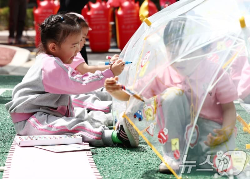 '낮 최고 21도' 더위 주춤…남부지방·제주 등 봄비