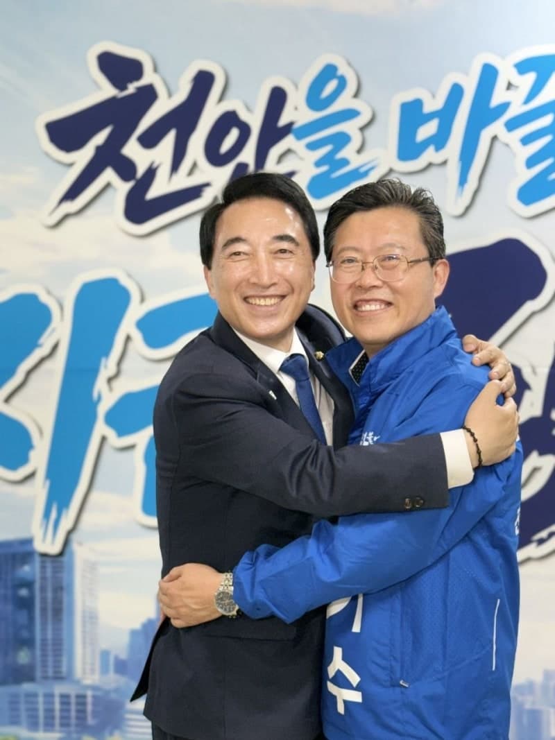 박수현 충남도지사 후보, 천안시장 예비후보 4인과 회동… "민주당은 원팀" 강조