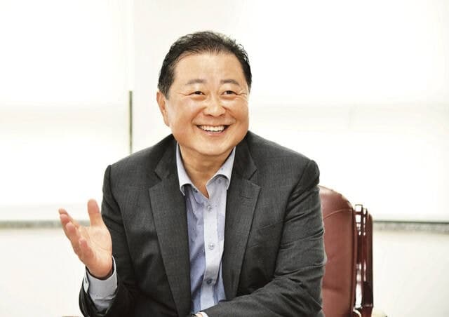 김경일 파주시장, 휴대폰 대납 의혹 부인 "터무니없는 얘기"