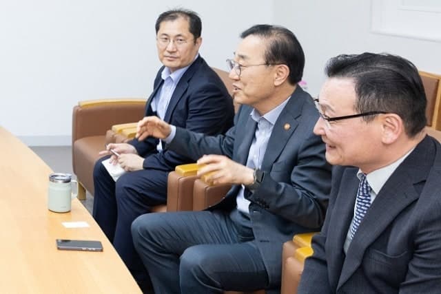 김윤덕 국토장관, 대우건설에 "가덕도신공항은 중요한 국가 사업, 기술력 증명해달라" 당부