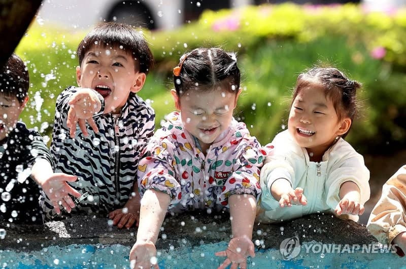 비 그치고 다시 초여름 더위…서울 한낮 27도