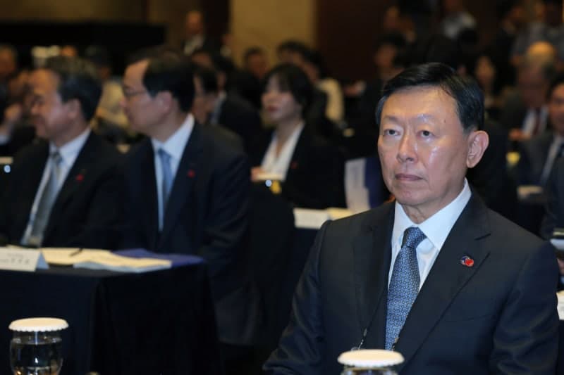 법원 "신동빈 롯데 회장 변호사비 '회사 비용' 아냐"…법인세 소송 대부분 패소