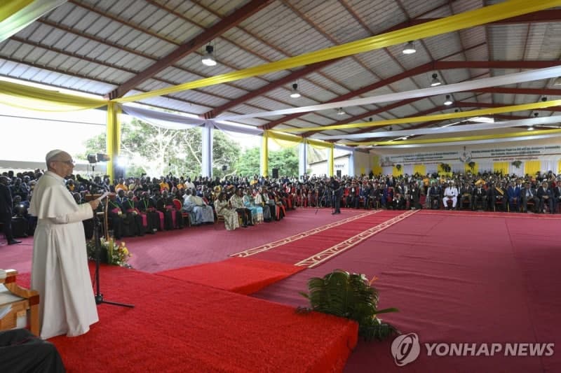 교황 레오 14세 "AI, 갈등·공포·폭력 부를 수 있어" 경고...트럼프 'AI 게시물' 겨냥?