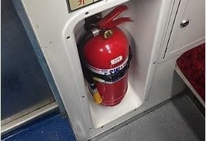 "제대로 작동하는지 궁금해서"…경의중앙선 전철서 소화기 난사 20대 여성 입건