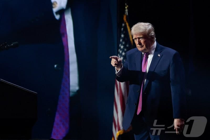 이란 호르무즈 재봉쇄, 선박 피격·백악관 긴급회의…트럼프 '긴급회의' 소집