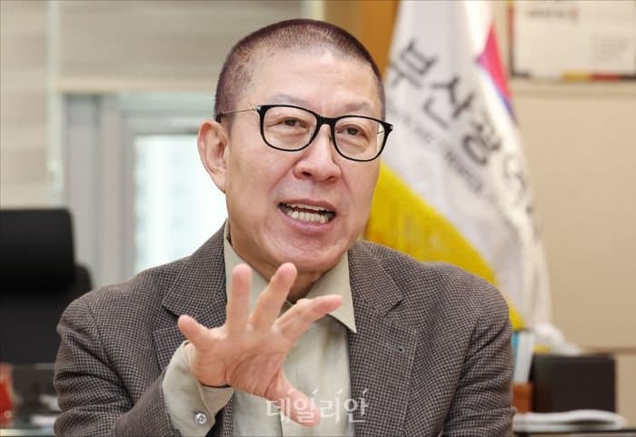 전재수 "尹때 날벼락" vs 박형준 "李때 연기"…가덕신공항 개항 지연 공방