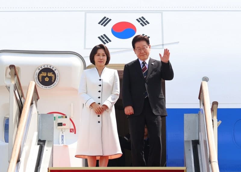 이재명 대통령, 인도·베트남 순방 출국…"K-방산·AI 영토 넓힌다"