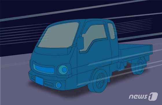 강화도 1톤 트럭 논고랑 추락…70대 운전자 숨지고 딸 부상